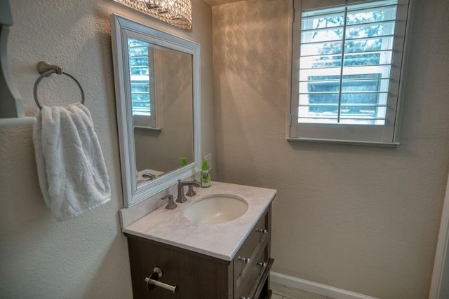 319 Buffalo Trail, Lake Jackson, TX 77566