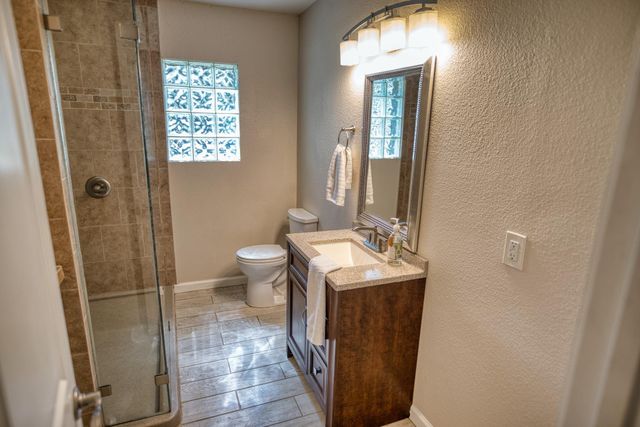 319 Buffalo Trail, Lake Jackson, TX 77566