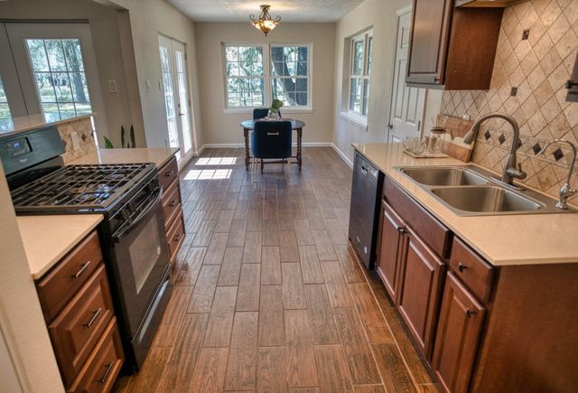 319 Buffalo Trail, Lake Jackson, TX 77566