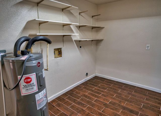 319 Buffalo Trail, Lake Jackson, TX 77566