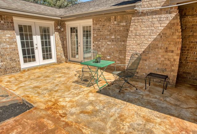 319 Buffalo Trail, Lake Jackson, TX 77566