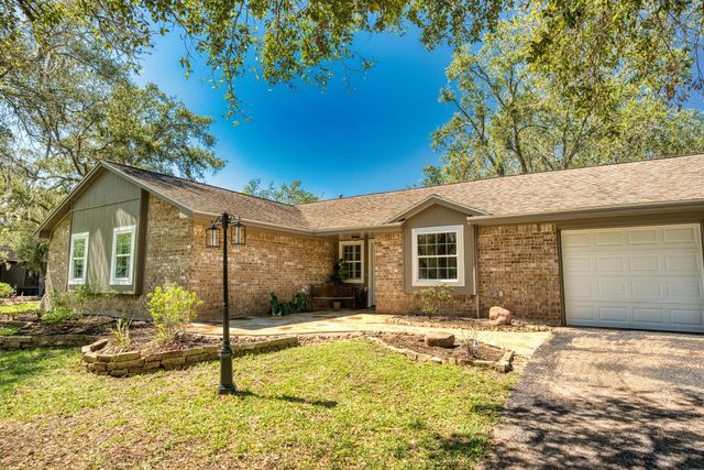 319 Buffalo Trail, Lake Jackson, TX 77566