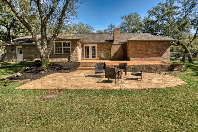 319 Buffalo Trail, Lake Jackson, TX 77566