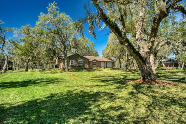 319 Buffalo Trail, Lake Jackson, TX 77566