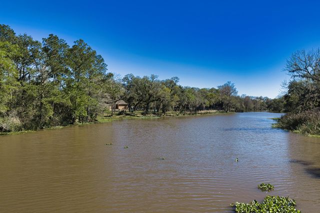 319 Buffalo Trail, Lake Jackson, TX 77566