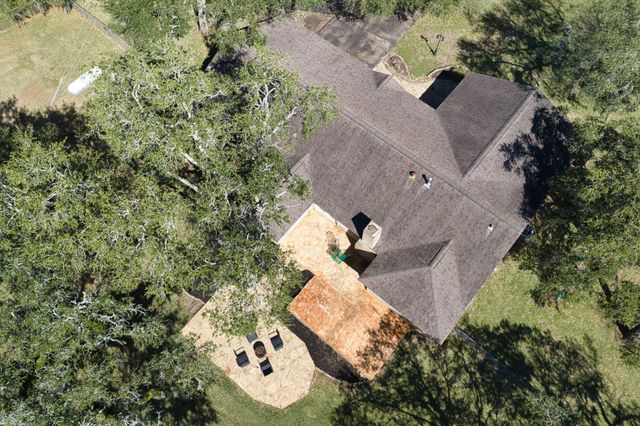 319 Buffalo Trail, Lake Jackson, TX 77566