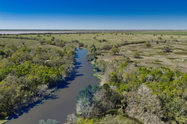 319 Buffalo Trail, Lake Jackson, TX 77566