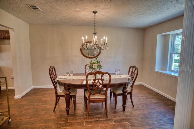 319 Buffalo Trail, Lake Jackson, TX 77566