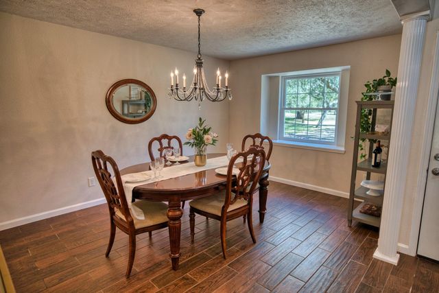 319 Buffalo Trail, Lake Jackson, TX 77566