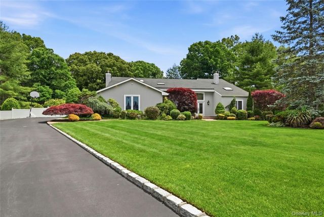 4 Laurelwood Court, Dix Hills, NY 11746