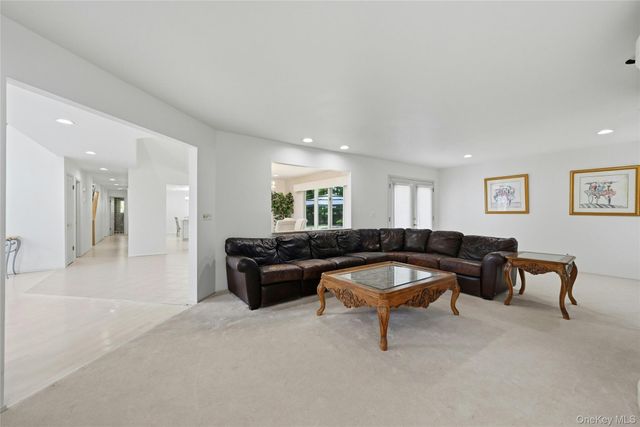 4 Laurelwood Court, Dix Hills, NY 11746
