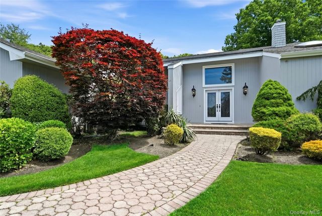 4 Laurelwood Court, Dix Hills, NY 11746