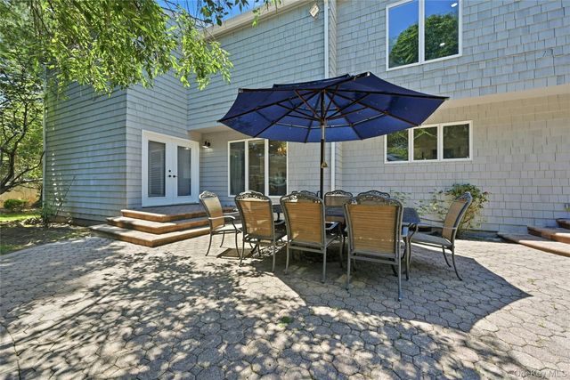 4 Laurelwood Court, Dix Hills, NY 11746