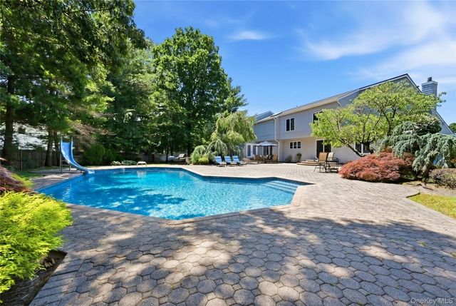 4 Laurelwood Court, Dix Hills, NY 11746
