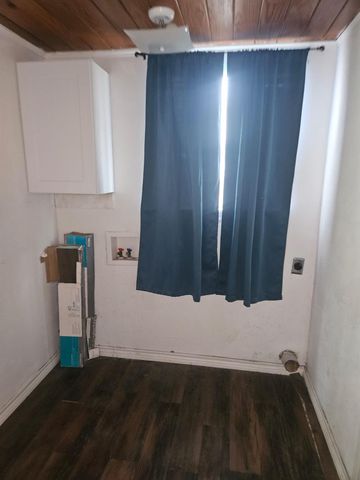 907 Neches ST, Lockhart, TX 78644