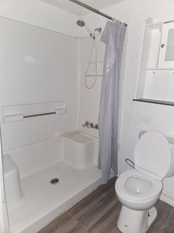 907 Neches ST, Lockhart, TX 78644
