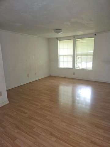 907 Neches ST, Lockhart, TX 78644