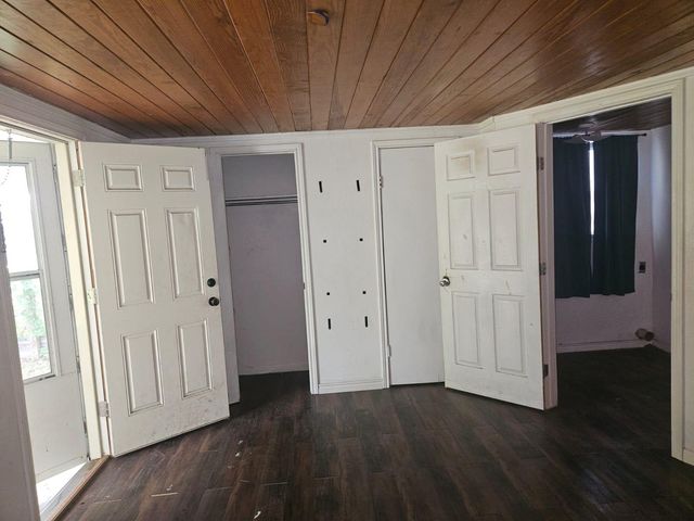 907 Neches ST, Lockhart, TX 78644