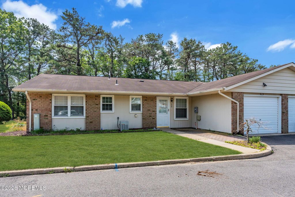 35B Gramercy Lane, Manchester, NJ 08759