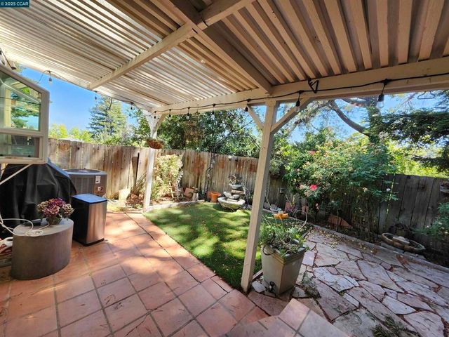 312 Wildcroft Dr, Martinez, CA 94553