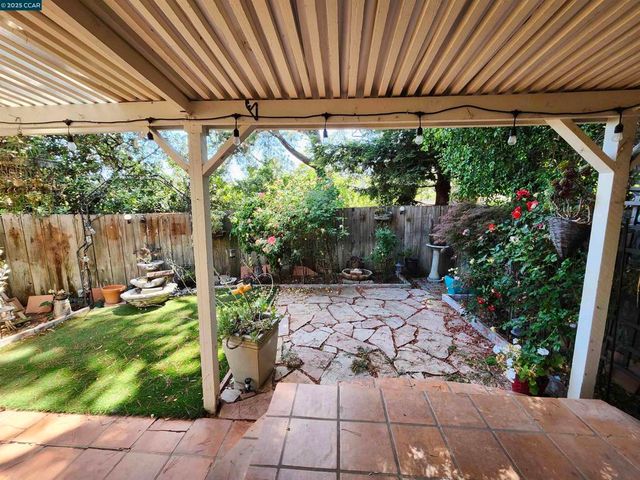 312 Wildcroft Dr, Martinez, CA 94553