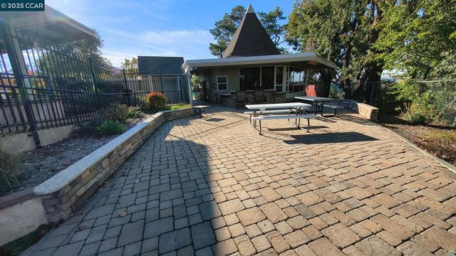 312 Wildcroft Dr, Martinez, CA 94553