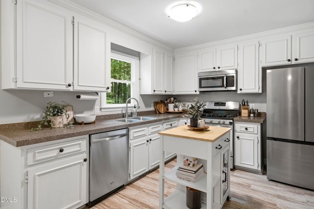 2901 Meadowview Court, Apex, NC 27539