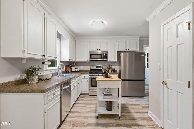 2901 Meadowview Court, Apex, NC 27539