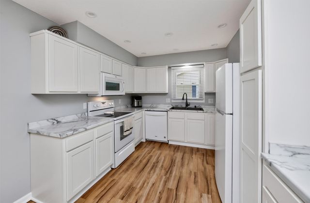 813 SE Uehlamar Drive, Ankeny, IA 50021