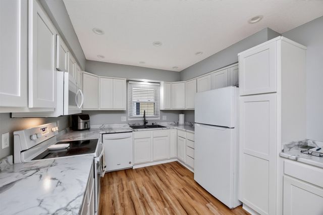 813 SE Uehlamar Drive, Ankeny, IA 50021