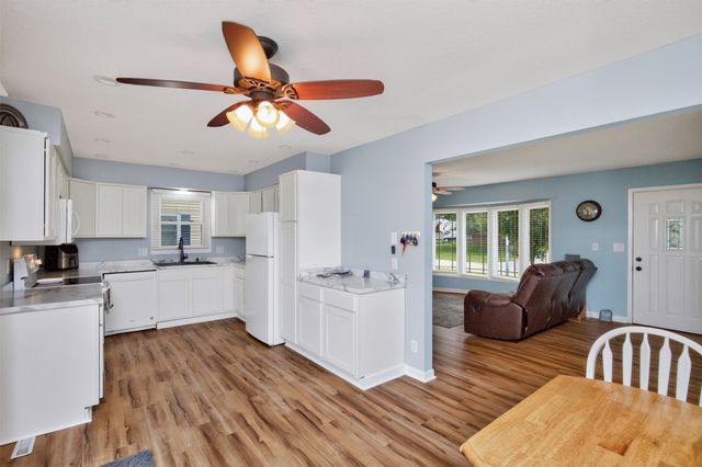 813 SE Uehlamar Drive, Ankeny, IA 50021