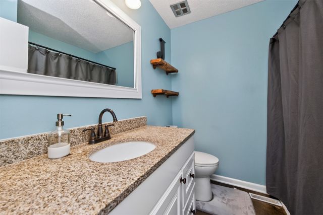813 SE Uehlamar Drive, Ankeny, IA 50021