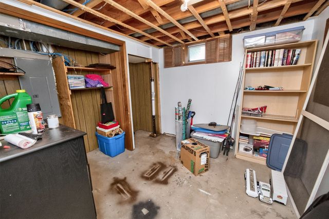 813 SE Uehlamar Drive, Ankeny, IA 50021