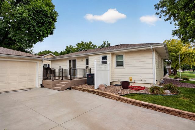 813 SE Uehlamar Drive, Ankeny, IA 50021