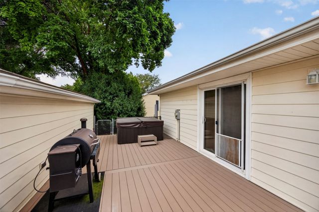 813 SE Uehlamar Drive, Ankeny, IA 50021