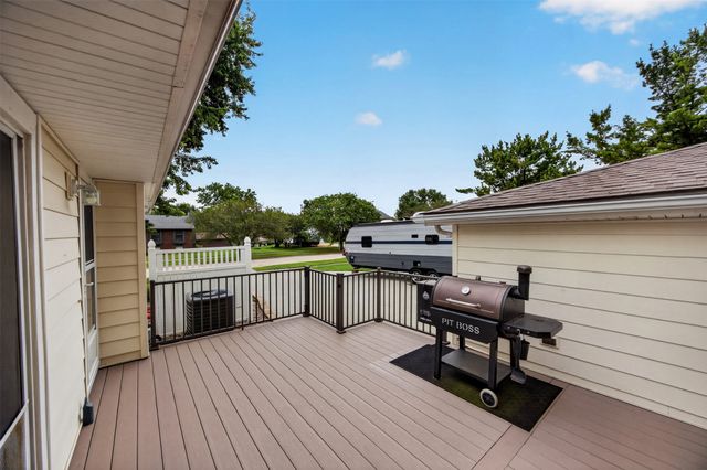 813 SE Uehlamar Drive, Ankeny, IA 50021