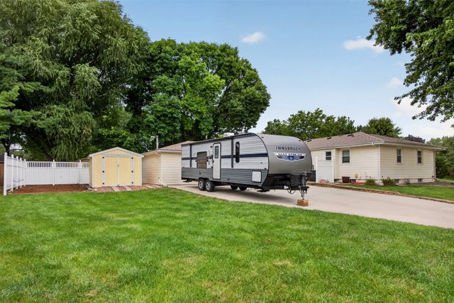 813 SE Uehlamar Drive, Ankeny, IA 50021