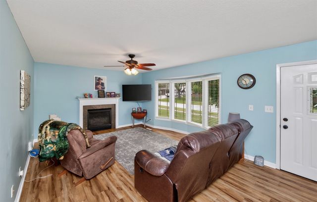 813 SE Uehlamar Drive, Ankeny, IA 50021
