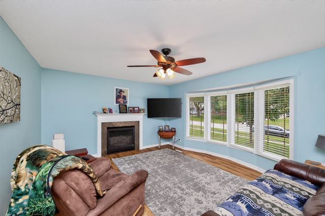 813 SE Uehlamar Drive, Ankeny, IA 50021