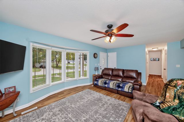813 SE Uehlamar Drive, Ankeny, IA 50021