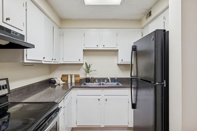 500 Paragon Mills Rd Apt M11, Nashville, TN 37211