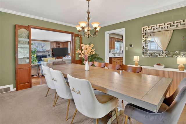 462 Greenhurst Dr, Mt Lebanon, PA 15243
