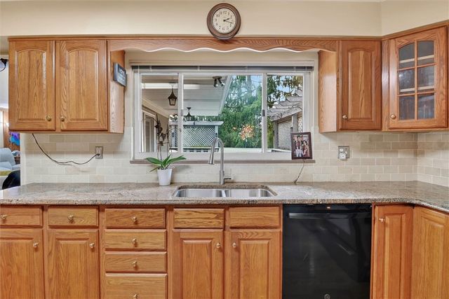 462 Greenhurst Dr, Mt Lebanon, PA 15243