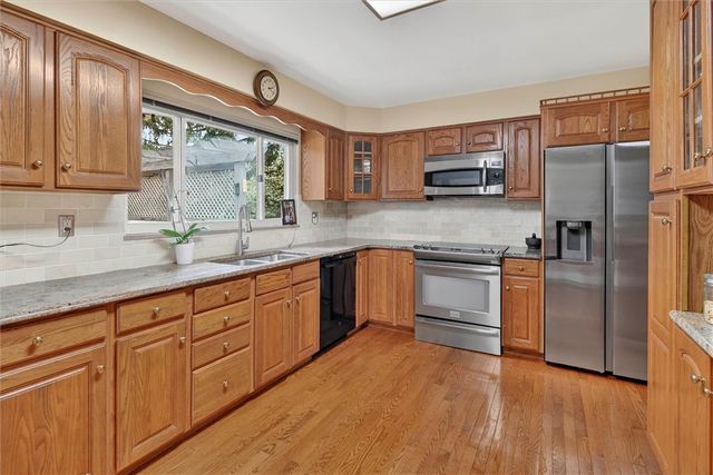 462 Greenhurst Dr, Mt Lebanon, PA 15243