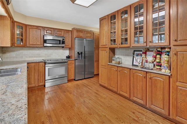 462 Greenhurst Dr, Mt Lebanon, PA 15243