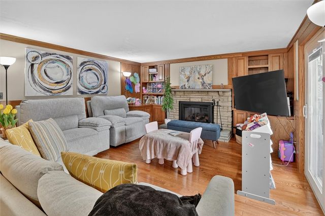 462 Greenhurst Dr, Mt Lebanon, PA 15243