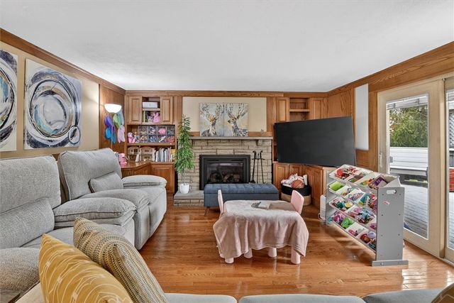 462 Greenhurst Dr, Mt Lebanon, PA 15243