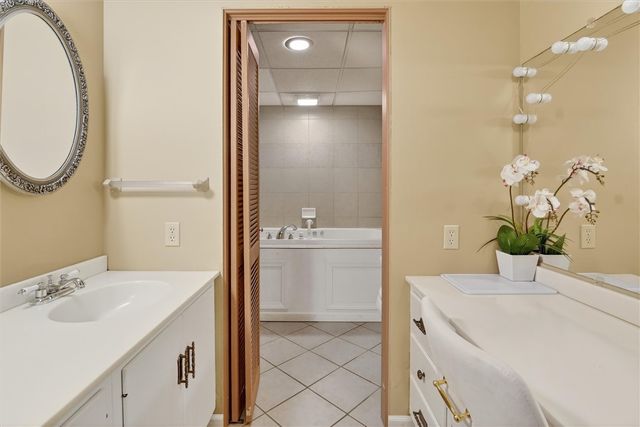 462 Greenhurst Dr, Mt Lebanon, PA 15243