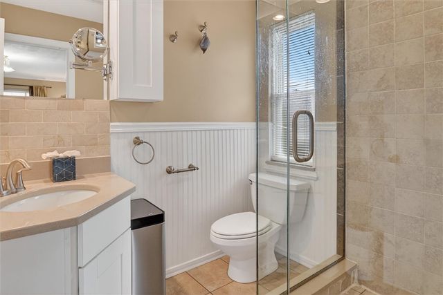 462 Greenhurst Dr, Mt Lebanon, PA 15243