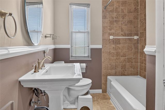462 Greenhurst Dr, Mt Lebanon, PA 15243